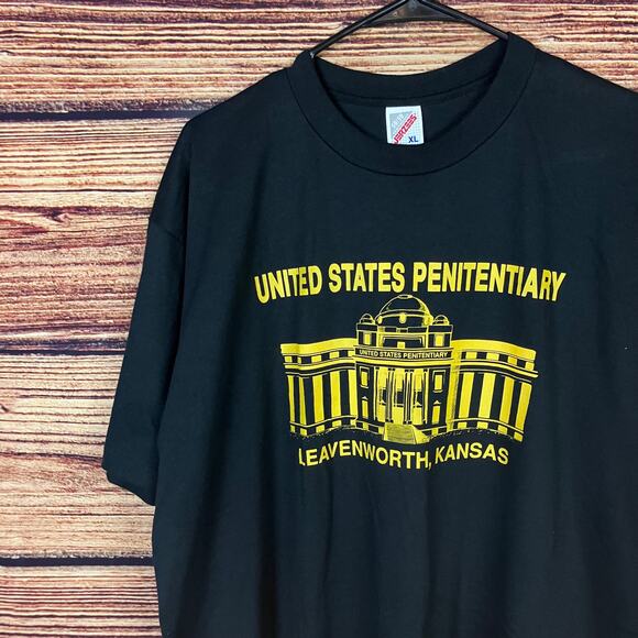 Vintage 1990s Leavenworth Kansas Penitentiary Prison T-shirt - Picture 3 of 5